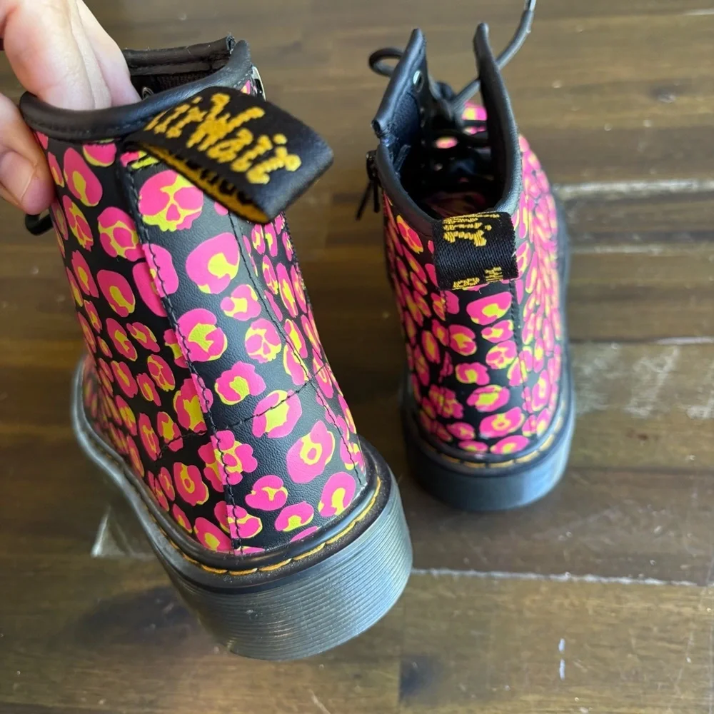 Dr. Martens Docs Hot Pink Animal Print Cheetah Leopard Combat Boots Lace Girls 2